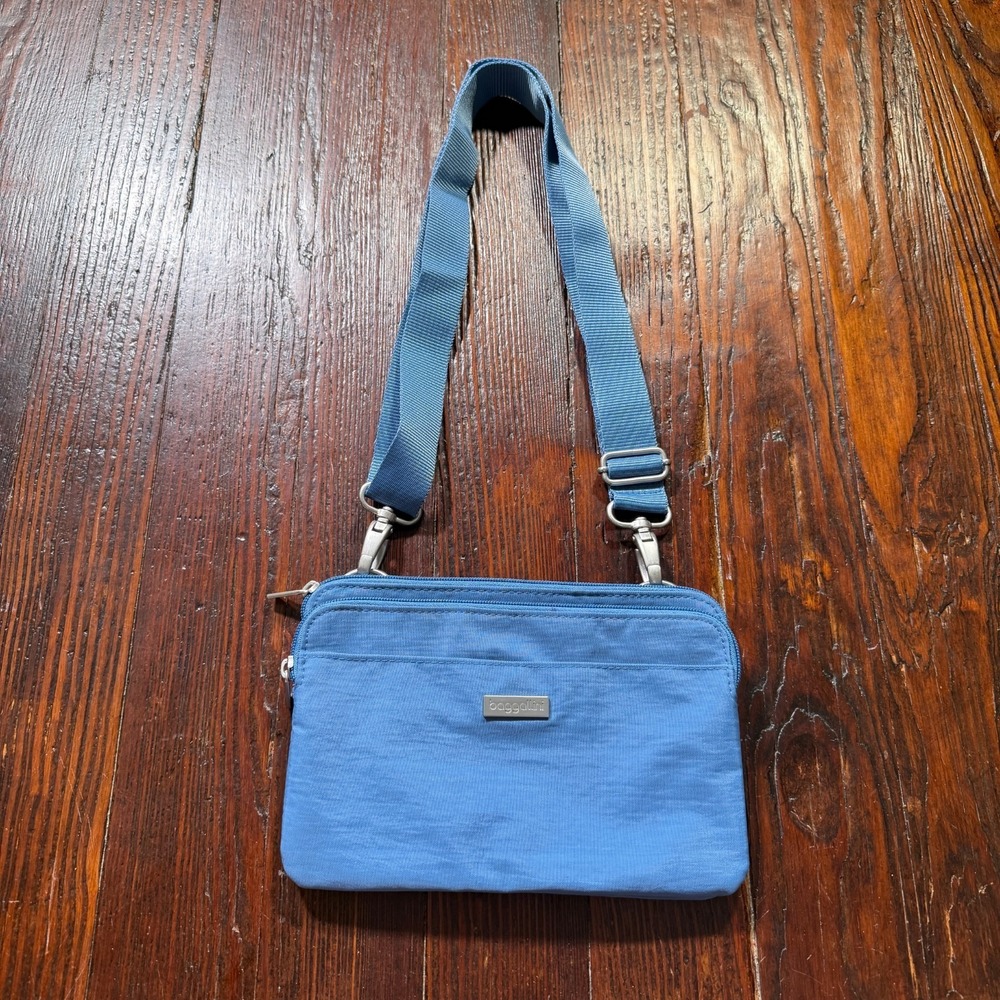 Baggallini Crossbody Bag Purse Zip Pockets Blue Sling  Adjustable Minimalist EUC